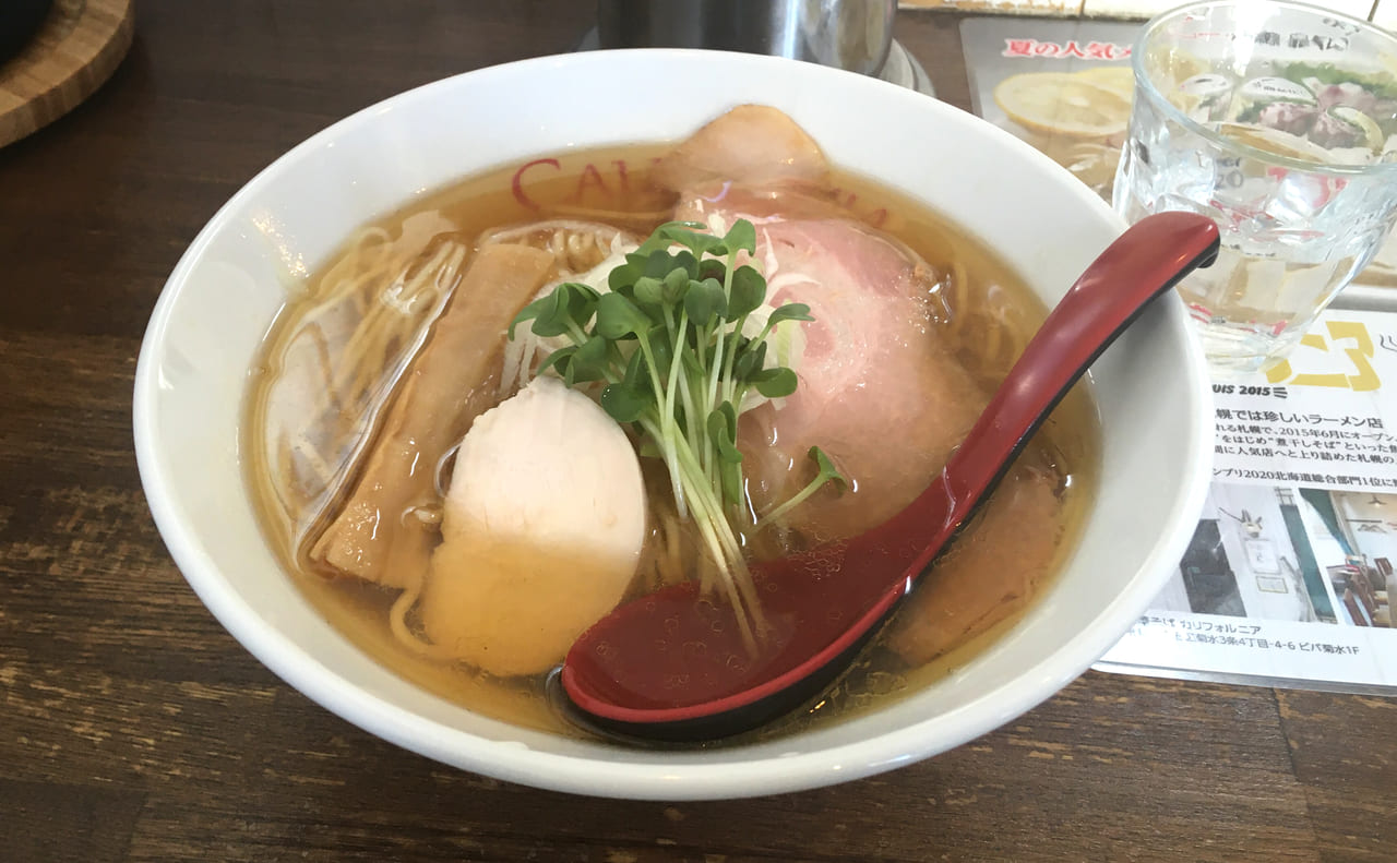 札幌市白石区 煮干しの風味がたまらない 中華そば カリフォルニア のラーメンは 女性でも食べやすいです 号外net 札幌市白石区 厚別区